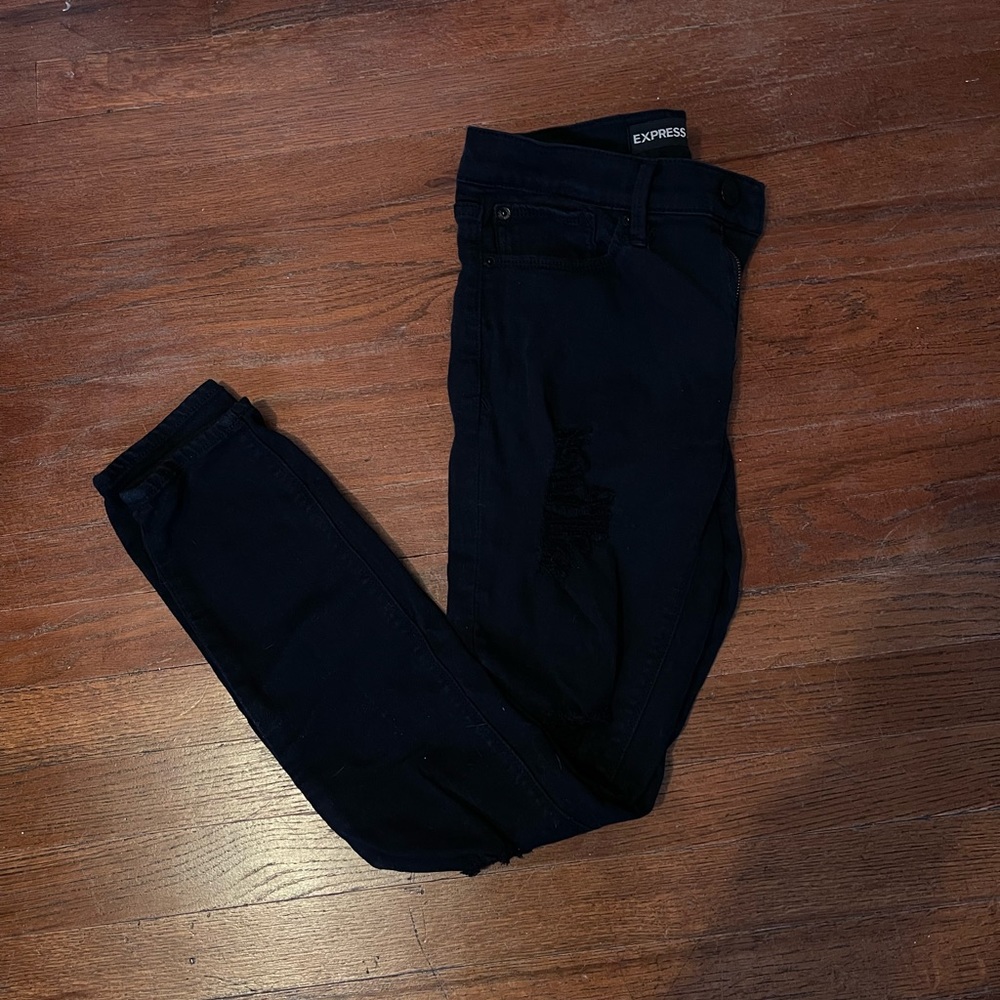 Mid rise black distressed jegging size 4 - Express